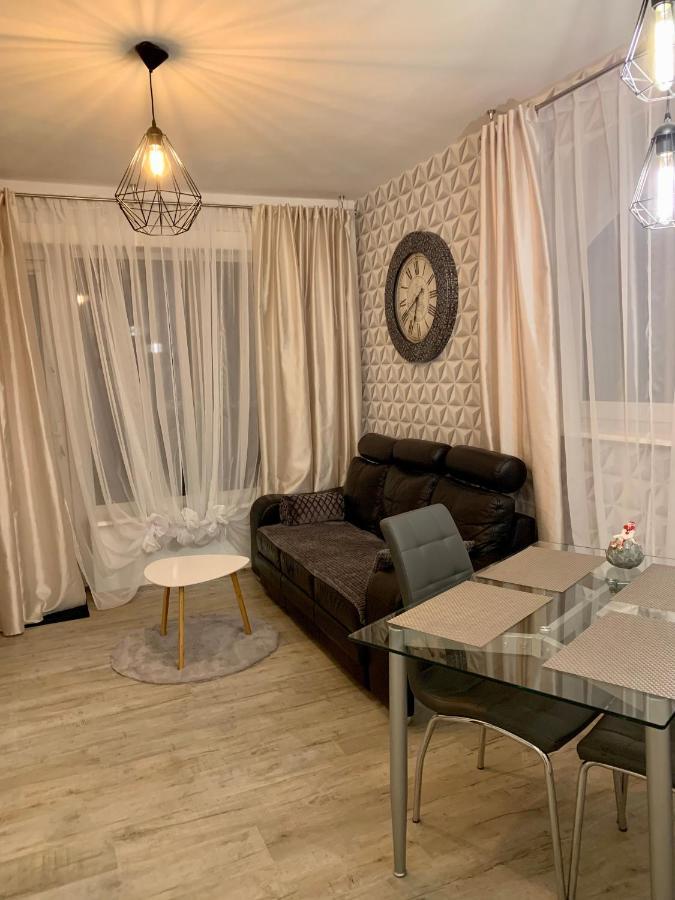 Uroczy Apartament Z Patio シュチェチン エクステリア 写真