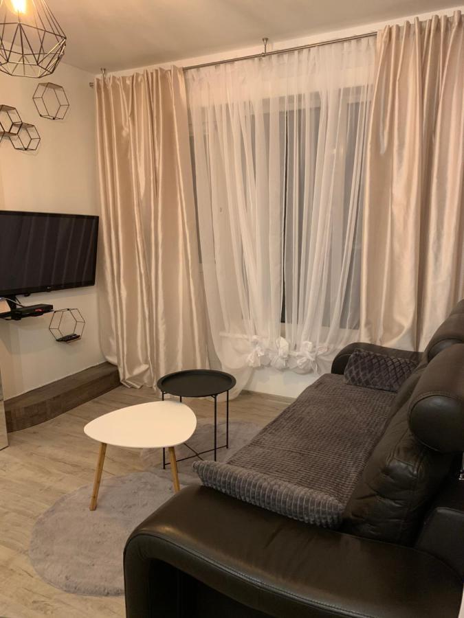 Uroczy Apartament Z Patio シュチェチン エクステリア 写真